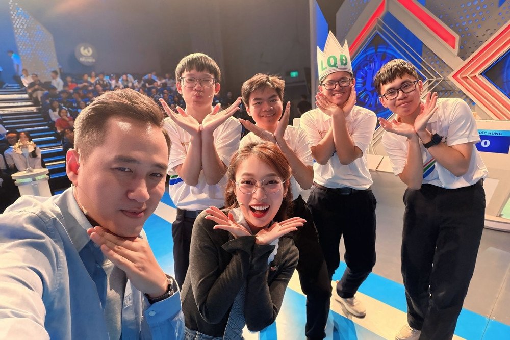 MC Ngọc Huy mong được các thí sinh Olympia nhớ đến như một người đồng hành nhẹ nhàng, một người anh luôn biết động viên đúng lúc.