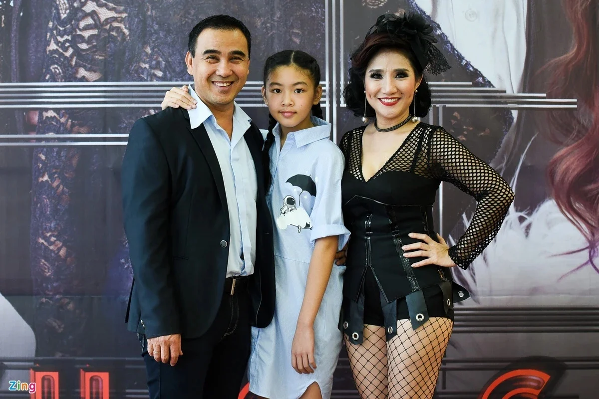 Nghệ sĩ Ưu tú Cát Tường thường xuyên làm việc với các đồng nghiệp nam. Ảnh: FBNV