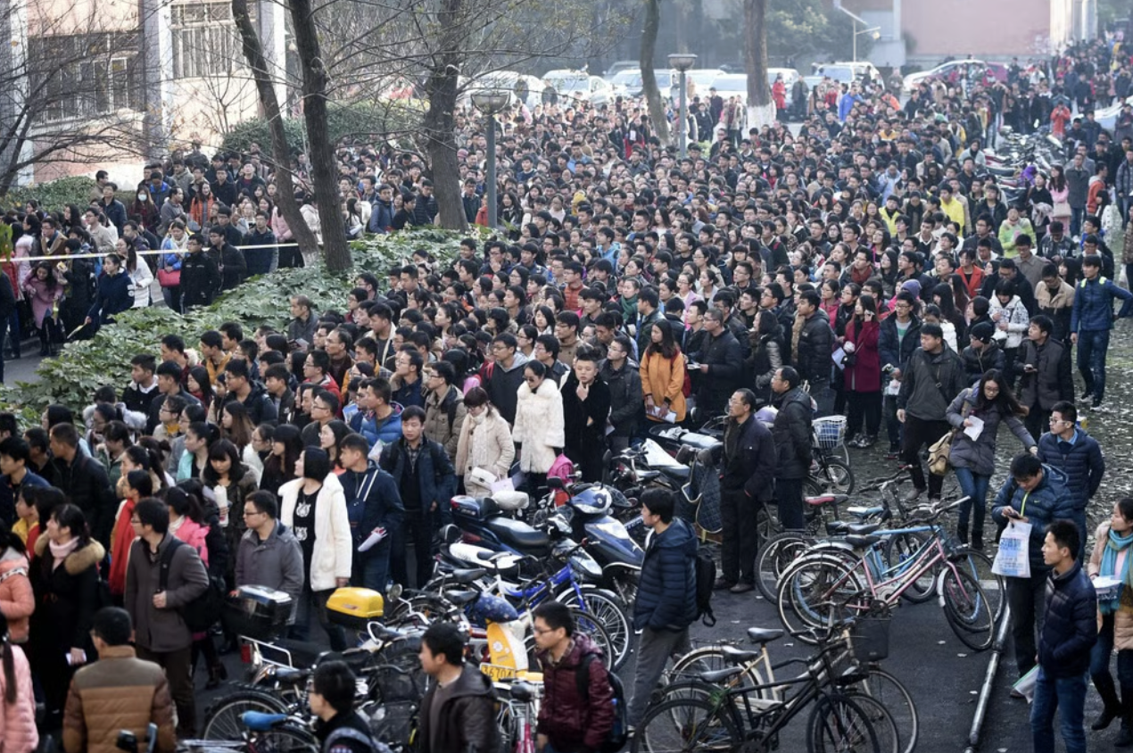 Thi đỗ công chức, sính lễ tăng thêm 752 triệu đồng: Chiêu quảng cáo khiến chính quyền vào cuộc- Ảnh 1.