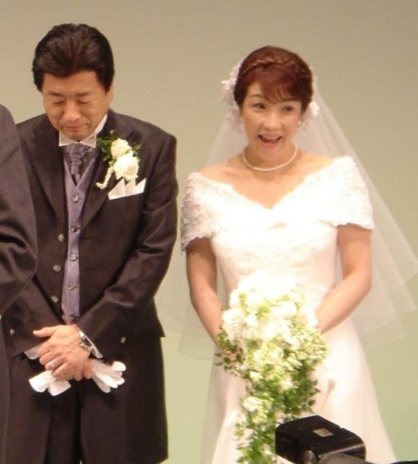 Những đôi “trai tài gái sắc” trên chính trường Nhật Bản, Thủ tướng Sanae Takaichi ở hạng cao- Ảnh 3.