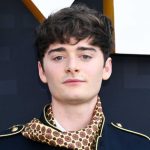 Showbiz làm gì có ai hên như mỹ nam này: Đóng 1 phim giàu cả đời, 17 tuổi làm "tổng tài" mới sốc noah schnapp 101625 1 9849f96ce5 1766676155057 1766676155384632698036 0 0 1047 2000 crop 1766676227755665571659jpg