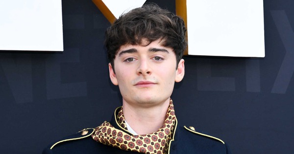 Showbiz làm gì có ai hên như mỹ nam này: Đóng 1 phim giàu cả đời, 17 tuổi làm "tổng tài" mới sốc noah schnapp 101625 1 9849f96ce5 1766676155057 1766676155384632698036 0 0 1047 2000 crop 1766676227755665571659jpg