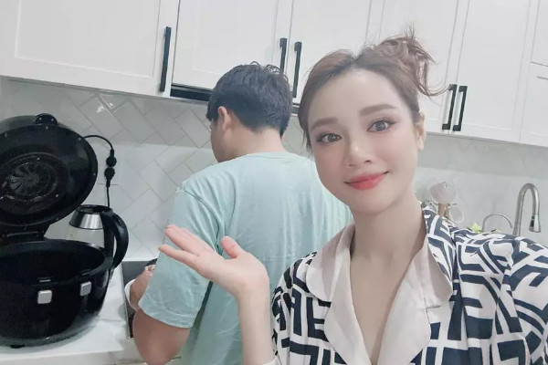 Diễn viên lấy chồng nổi tiếng nhất nhì Việt Nam: Ở nhà vườn 70 tỷ, chồng cho đứng tên hàng loạt biệt thự- Ảnh 4. Diễn viên lấy chồng nổi tiếng nhất nhì Việt Nam: Ở nhà vườn 70 tỷ, chồng cho đứng tên hàng loạt biệt thự- Ảnh 4.