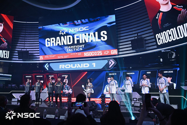 Vượt qua hơn 4000 tuyển thủ, sinh viên trường Đại học Điện lực đăng quang ngôi Vô địch Đấu Trường Chân Lý mùa giải NSOC 2025 nsoc 2