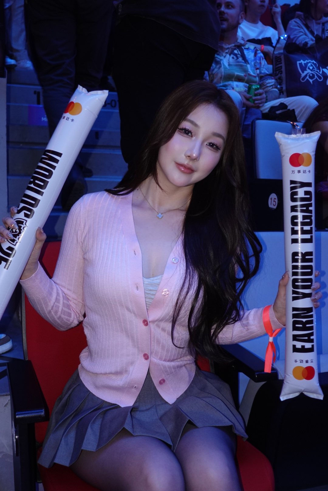 Nghi vấn nữ BLV gợi cảm nhất LMHT công khai tình yêu đầu năm mới, hóa ra là cái tên vô cùng quen thuộc- Ảnh 3.