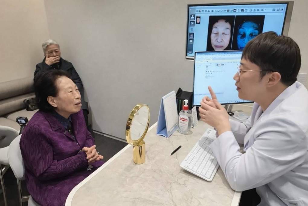 Nữ diễn viên 87 tuổi sống cực ki bo, không dám bật lò sưởi mùa đông nhưng mạnh tay cả trăm triệu tiêm botox- Ảnh 2.