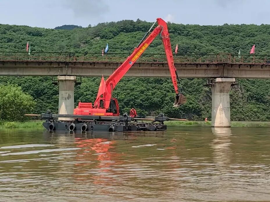 Phát minh của Trung Quốc làm rung chuyển ngành xây dựng và cứu hộ: máy xúc 'biến hình' thành tàu thủy, hoạt động liên tục 12 giờ giữa vùng lũ lụt- Ảnh 3.