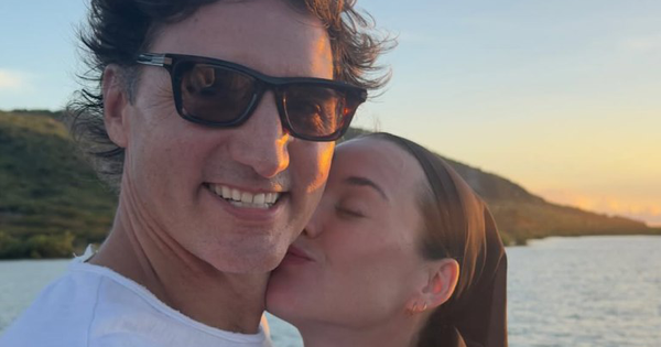 Katy Perry chia sẻ những khoảnh khắc trong kỳ nghỉ đầu tiên với cựu thủ tướng Canada package media 64347967830920260992182 1767874446166 17678744468411099736570 182 0 584 768 crop 17678745116441502157176png