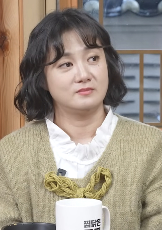 "Nữ hoàng làng hài" bị bóc thêm liên hoàn phốt: Say rượu quấy rối đồng nghiệp, biển thủ hàng tỷ đồng công quỹ? parkna raeindecember2024 173508 1765458062589 1765458064667785375301