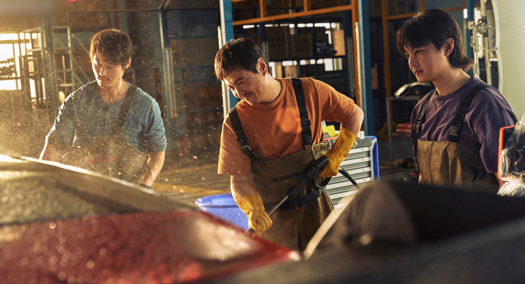 Phim Tết mới chiếu 5 ngày đã kiếm 8.000 tỷ: Nam chính nhìn mặt đã thấy buồn cười, ai muốn may mắn nhất định phải xem- Ảnh 4.