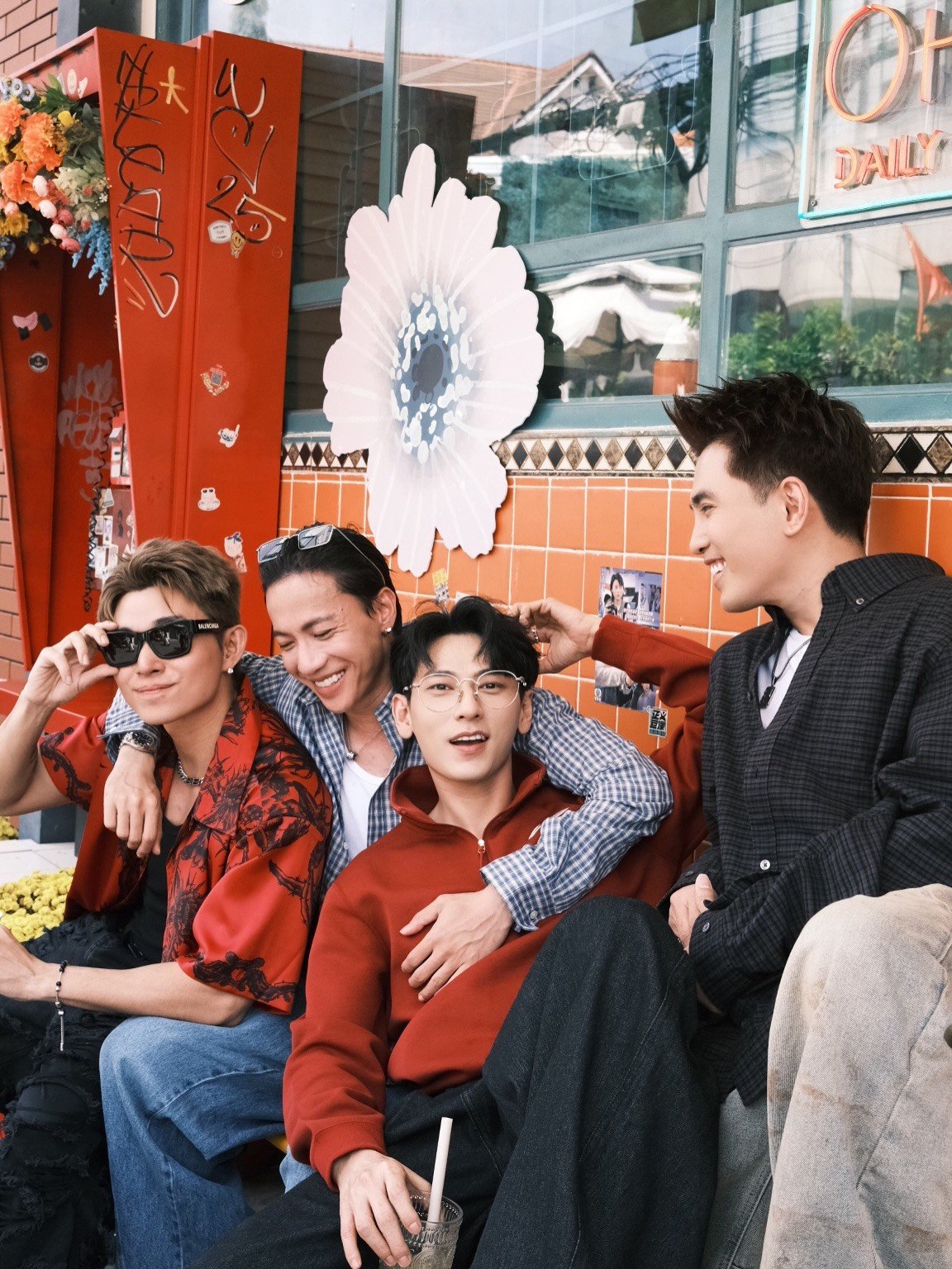 Bốn thành viên nhóm là các thành viên Isaac, S.T Sơn Thạch, Jun Phạm, Will sum họp. Nhóm có tới ba nghệ sĩ tham gia chương trình truyền hình thực tế Anh trai say hi, Anh trai vượt ngàn chông gai. Cả Isaac, Jun Phạm và S.T đều lọt vào chung kết.