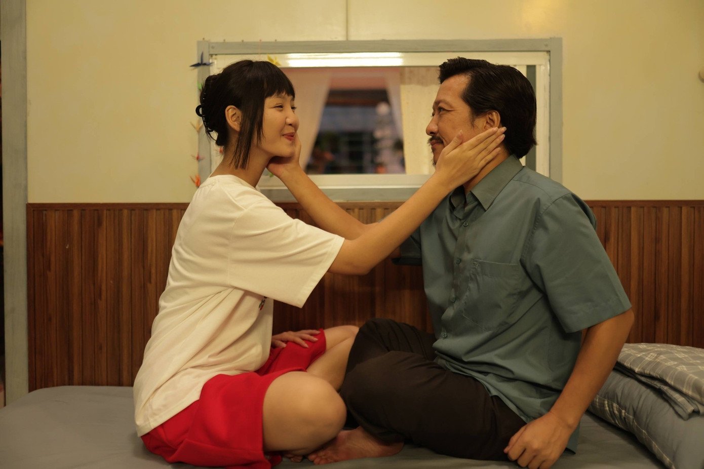 Phim của Trấn Thành đang dẫn đầu suất chiếu, gấp đôi so với tác phẩm đứng thứ hai phòng vé là Nhà ba tôi một phòng.