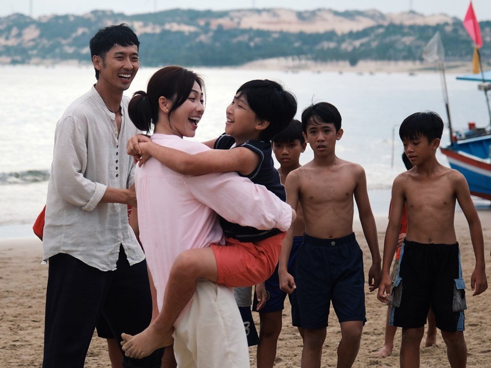 Báu vật trời cho có cặp đôi bảo chứng phòng vé nhưng khâu truyền thông khá yếu.