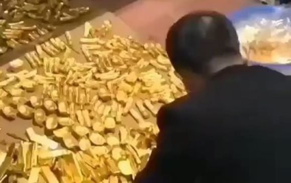 Phát hiện một vali đầy vàng trị giá hơn 17 tỷ đồng nằm chơ vơ giữa nơi nghìn người qua lại: Cảnh sát mở cuộc điều tra khẩn- Ảnh 1.