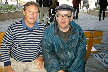 Phát hiện người đàn ông SN 1948 thu gom phế liệu nhưng sở hữu két sắt chứa 124 kg vàng, danh mục cổ phiếu hơn 25 tỷ đồng và 143 triệu đồng trong tài khoản ngân hàng- Ảnh 1.