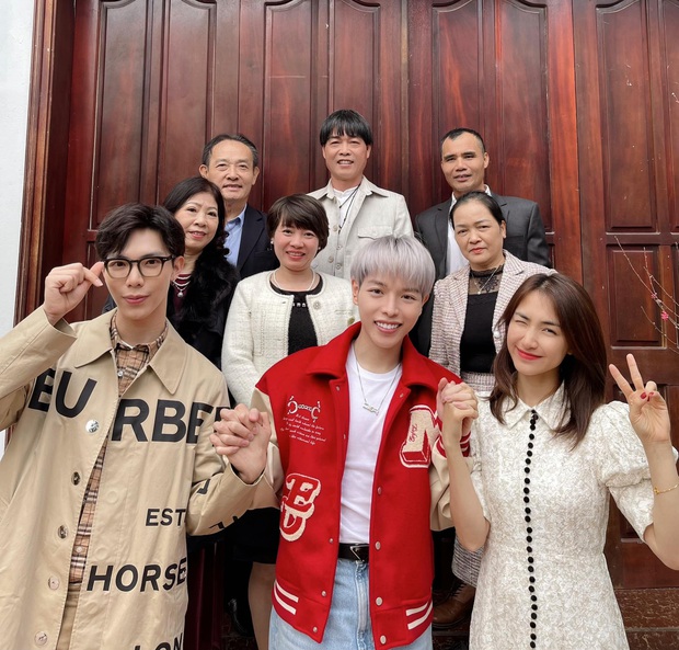 Hoa dâm bụt giữ chuỗi gặp mặt đầu năm, 3 gia đình sum vầy đầu xuân- Ảnh 4. Hoa dâm bụt giữ chuỗi gặp mặt đầu năm, 3 gia đình sum vầy đầu xuân- Ảnh 4.