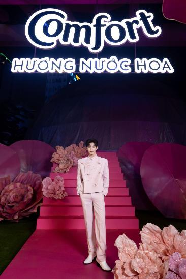 Hoa Hậu Thanh Thủy, Tóc Tiên, Gemini Hùng Huỳnh, Cường Bạch… cùng dàn sao All-Star đổ bộ sự kiện Comfort Odyssey Of Perfume- Ảnh 2.