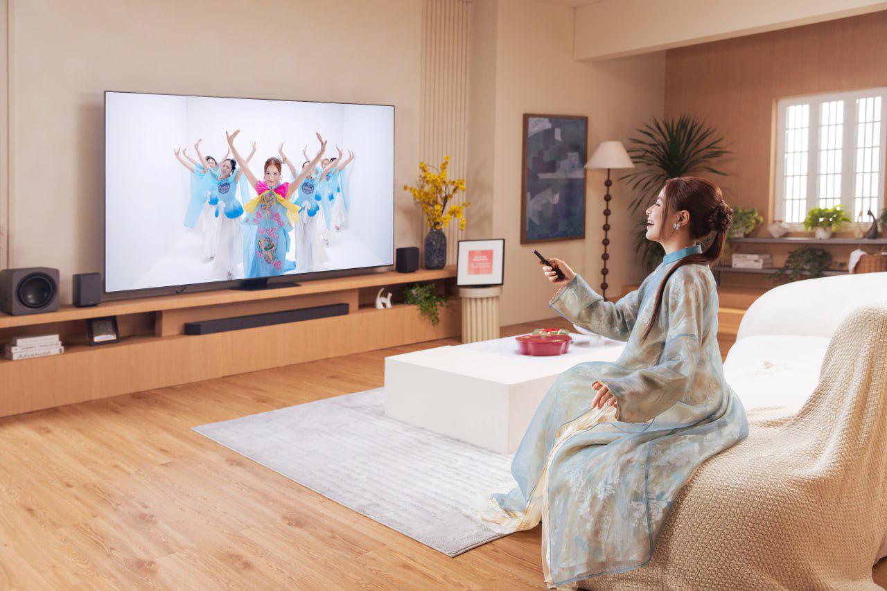 Sản phẩm “Nhìn lại” 30 năm rực rỡ của Hoàng Thùy Linh ra mắt vào dịp Tết Nguyên Đán- Ảnh 2.