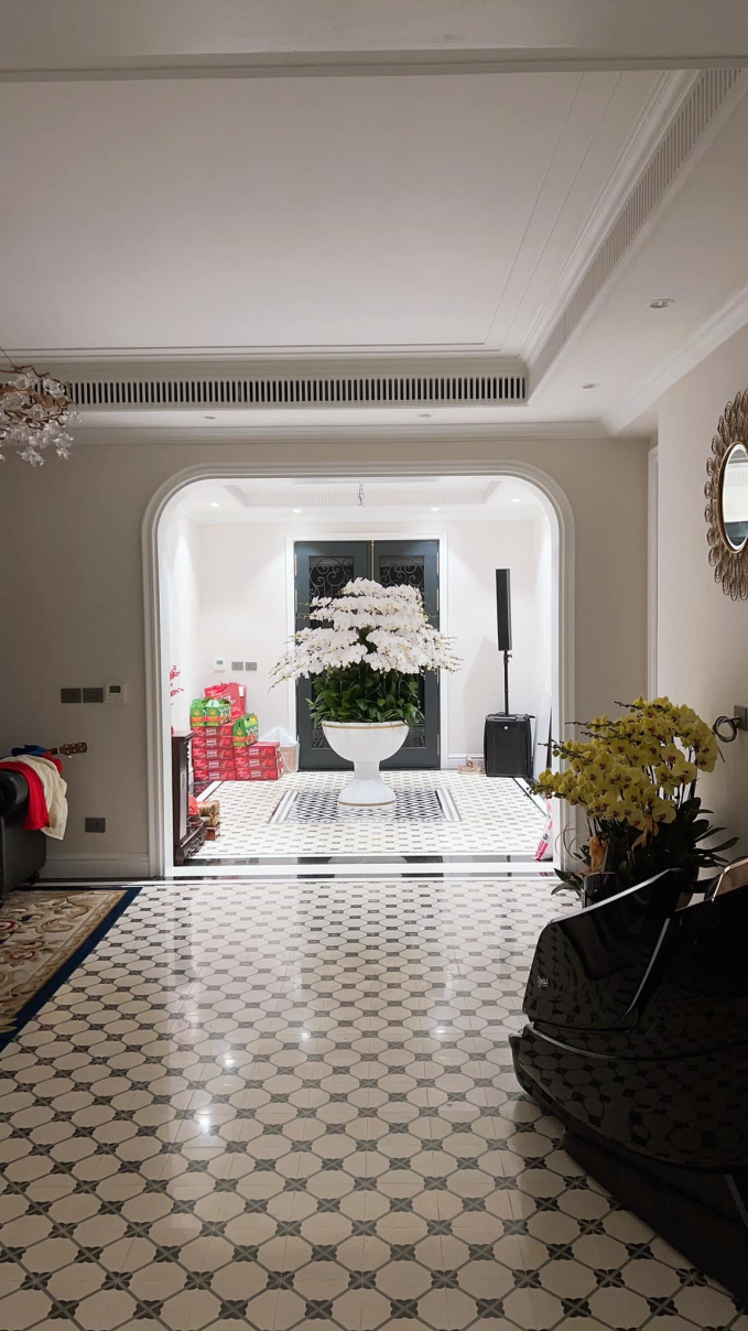 Nam ca sĩ tuổi ngựa đào hoa thay đổi vì hot girl kém 12 tuổi, có nhà mặt tiền hàng Khay, biệt thự 50 tỷ- Ảnh 6.