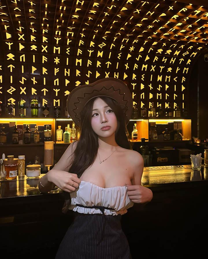 Hot girl khoe đường cong với phong cách đầy táo bạo- Ảnh 12.