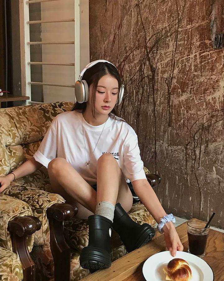 Chán phong cách tinh tế, cô nàng “đổi gió” với thời trang táo bạo làm fan mê mệt- Ảnh 2.