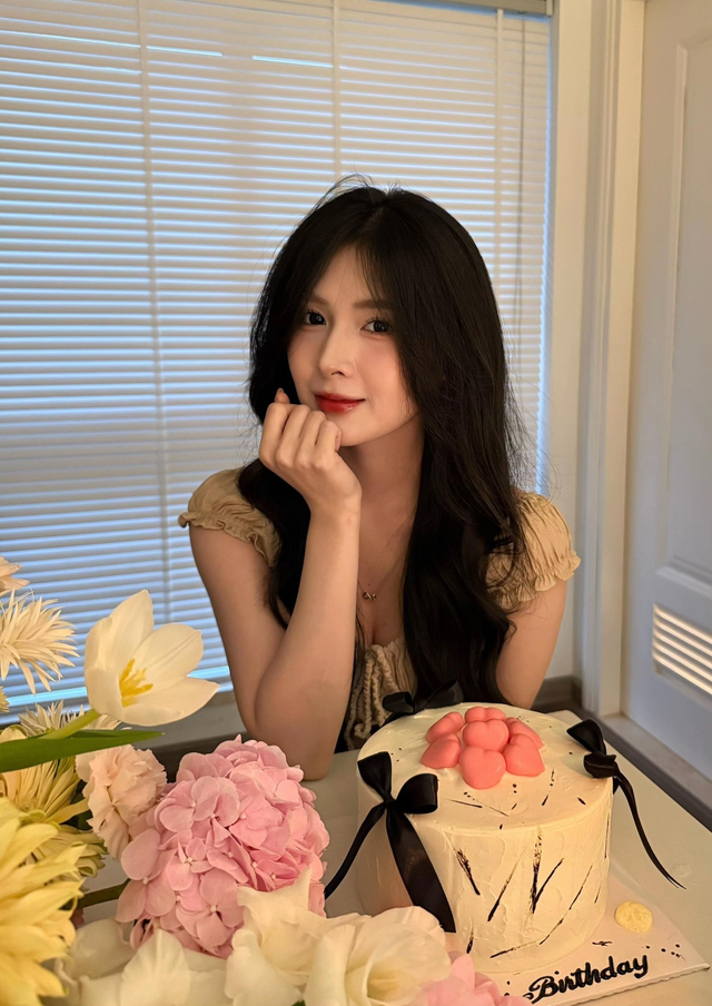 Quỳnh Alee khiến fan ngỡ ngàng với khoảnh khắc chơi cầu lông đầy năng động- Ảnh 1.