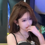 Livestream với đầu gối thâm tím, nữ streamer khiến người xem đặt nghi vấn photo 1765724642920 17657246435101661061112 346 0 946 960 crop 1765774648482701668600png