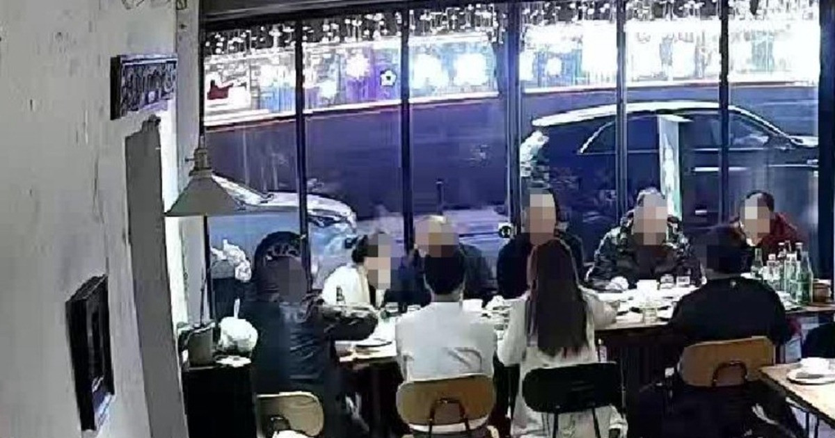 Liên hoan 10 người thì 9 người