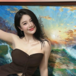 Bị chỉ trích “khoe thân”, nữ hoạ sĩ xinh đẹp lên tiếng phản pháo mạnh mẽ photo 1766113434712 17661134353801272904209 389 0 1195 1290 crop 1766116680568422599462png