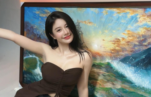 Bị chỉ trích “khoe thân”, nữ hoạ sĩ xinh đẹp lên tiếng phản pháo mạnh mẽ photo 1766113434712 17661134353801272904209 389 0 1195 1290 crop 1766116680568422599462png