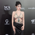 Bất ngờ xuất hiện ở cuộc thi Hoa Hậu, Trần Hà Linh khiến CĐM bàn tán xôn xao photo 1766369859751 17663698602121332662632 577 0 1431 1366 crop 17663908095972020965227png