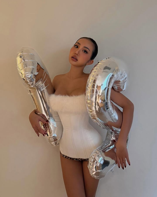 Hậu sinh nhật, hot girl Huyền 2k4 tung bộ ảnh corset không thể táo bạo hơn, khiến fan cũng phải “giật mình”- Ảnh 1.