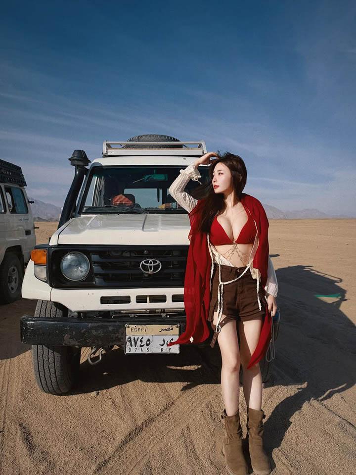 Xả ảnh du lịch Ai Cập, hot girl làm fan bối rối- Ảnh 2.