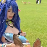 Cho thú hoang ăn, nữ coser gặp tai nạn bất ngờ, khiến CĐM được một phen "hú vía" photo 1767409507881 17674095082681725866342 91 0 352 418 crop 1767423661073830210712png