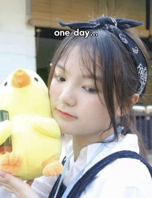 Công khai hình ảnh thuở nhỏ, hot girl khiến CDM trầm trồ với màn