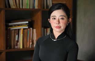 Mặc áo dài, thử "lực đấm", cô giáo xinh đẹp khiến người xem hết hồn vì "giấu nghề" photo 1767840476539 17678404767681105068828 340 0 1194 1367 crop 17678548230441702348817png