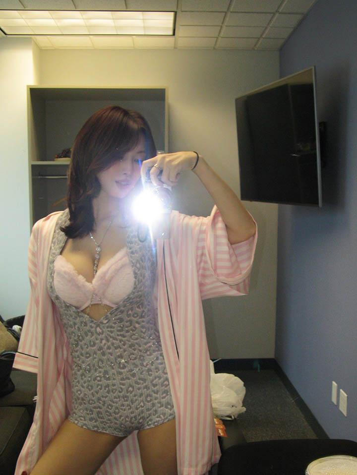 Được Victoria’s Secret “chọn mặt gửi vàng”, Momo gây bão và làm cháy hàng mẫu nội y mới- Ảnh 10.