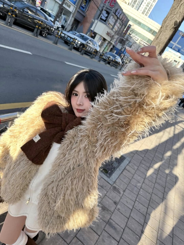 Quỳnh Alee khoe bộ ảnh dạo chơi ở Busan, fan ngây ngất không