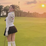 Đi đánh golf, nàng hoa hậu bất ngờ viral với outfit không thể táo bạo hơn photo 1768532588494 17685325889431858953782 243 0 693 720 crop 17685434221773991331png