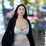 Khoảnh khắc dạo phố của "tỷ tỷ" Trung Quốc viral khắp MXH, thu hút 3 triệu view chỉ trong nháy mắt photo 1768791224958 1768791225212323651113 164 0 564 640 crop 17692404525331487019872png