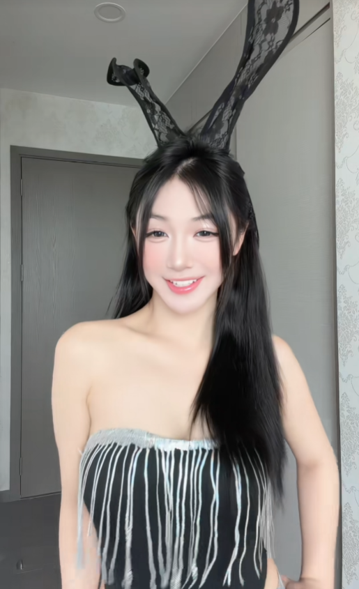 Hóa cô thỏ đen, Trần Hà Linh khiến anti-fan đồng loạt