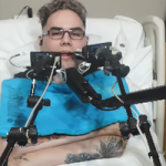 Gặp tai nạn bị liệt tứ chi, nam game thủ vẫn "bắn" Call of Duty cực đỉnh khiến người xem trầm trồ photo 1768970284103 17689702853341282889609 29 0 525 794 crop 1768985988801979334019png