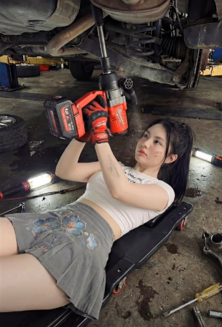 Dùng AI tạo hot girl biết