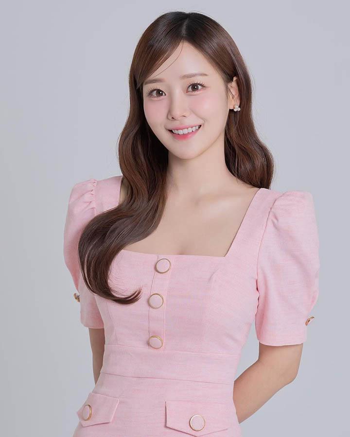 Nữ MC LCK đang gây sốt trong Địa Ngục Độc Thân của Netflix có nhan sắc thế nào?- Ảnh 1. Nữ MC LCK đang gây sốt trong Địa Ngục Độc Thân của Netflix có nhan sắc thế nào?- Ảnh 1.