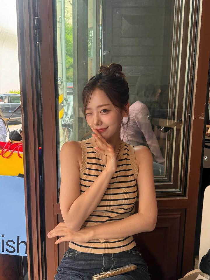 Nữ MC LCK đang gây sốt trong Địa Ngục Độc Thân của Netflix có nhan sắc thế nào?- Ảnh 8. Nữ MC LCK đang gây sốt trong Địa Ngục Độc Thân của Netflix có nhan sắc thế nào?- Ảnh 8.