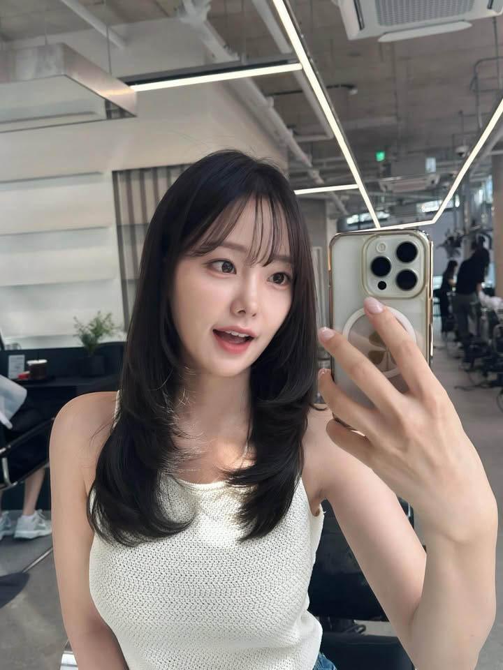 Nữ MC LCK đang gây sốt trong Địa Ngục Độc Thân của Netflix có nhan sắc thế nào?- Ảnh 9. Nữ MC LCK đang gây sốt trong Địa Ngục Độc Thân của Netflix có nhan sắc thế nào?- Ảnh 9.