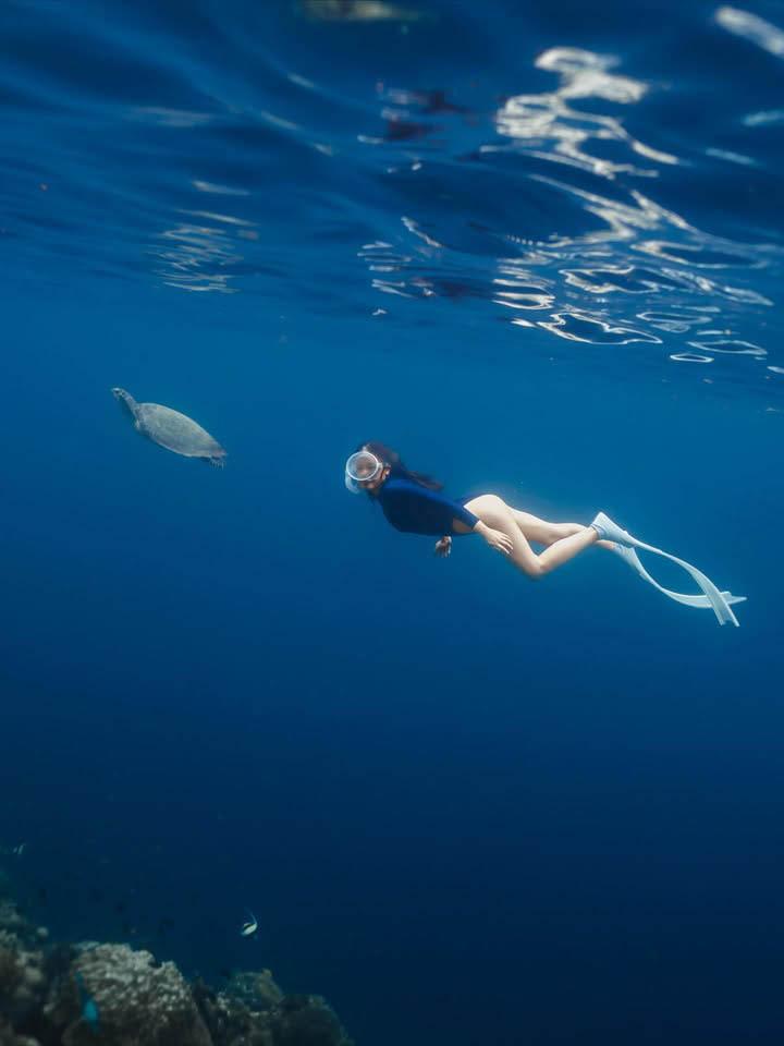 Người mẫu U40 khoe dáng bên bãi biển không khác gì nàng tiên cá xé truyện bước ra- Ảnh 3.