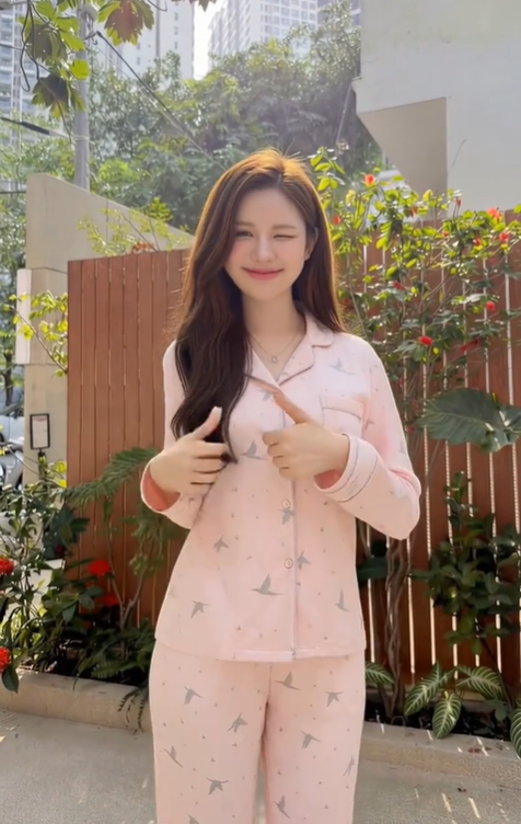 Thêm một hot girl AI gây náo loạn MXH, xinh như thế này thì quả thực là… Thêm một hot girl AI gây náo loạn MXH, xinh như thế này thì quả thực là…