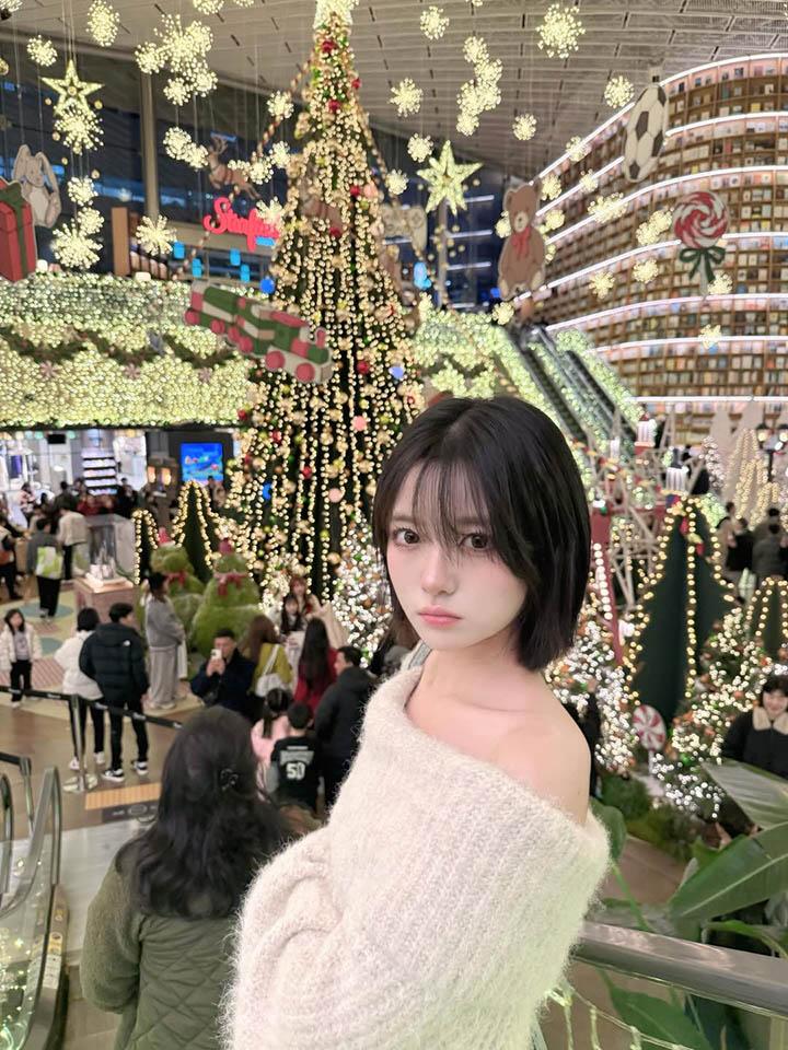 Nữ streamer được cộng đồng “săn lùng info” khi vô tình xuất hiện trên khán đài giải VALORANT- Ảnh 2.