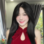 Diện váy đỏ đón Tết, Trần Hà Linh lại viral với màn vũ đạo "cực căng" photo 1770346707742 1770346708057904554383 48 0 367 510 crop 1770361020048605581840png